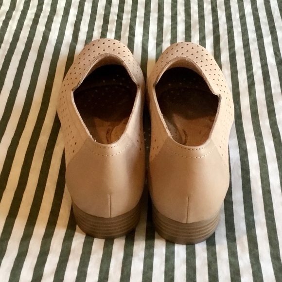NWT Clarks Perforated Suede Loafers Juliet Hayes Sand 8 - Picture 6 of 8
